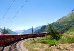 痛心事件，两名中国女游客在日本遭遇列车撞击悲剧