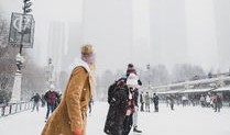 范可新夺铜后亲吻冰面山西运动员斩获一银一铜！“十四冬”单板滑雪大跳台青年组结束