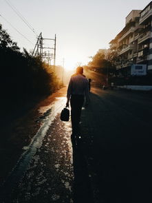 青春的梦想，小伙从初中开始攒钱，几年后圆梦机车之旅